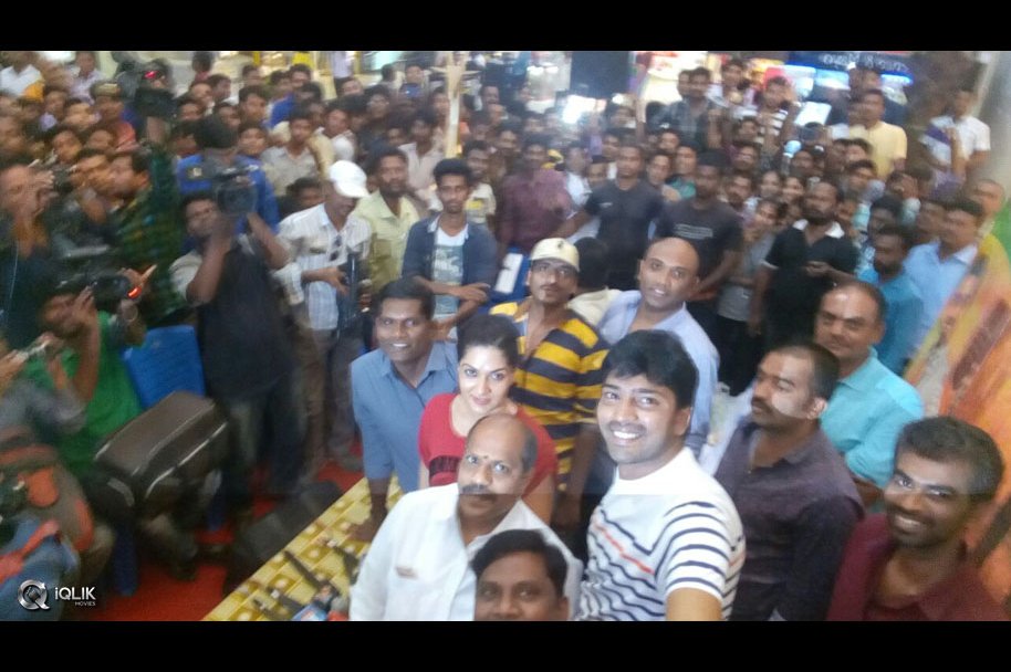 Selfie-Raja-Movie-Team-At-Vizag
